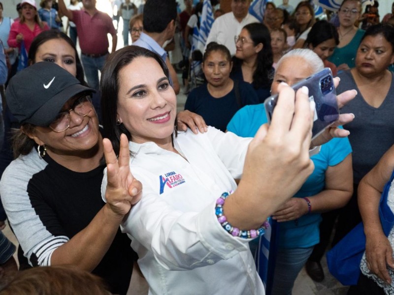 Visita Lorena Alfaro a vecinos de la colonia El Refugio