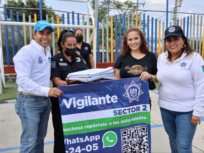 Visita Roberto Sosa a vecinos de Lomas del Mirador