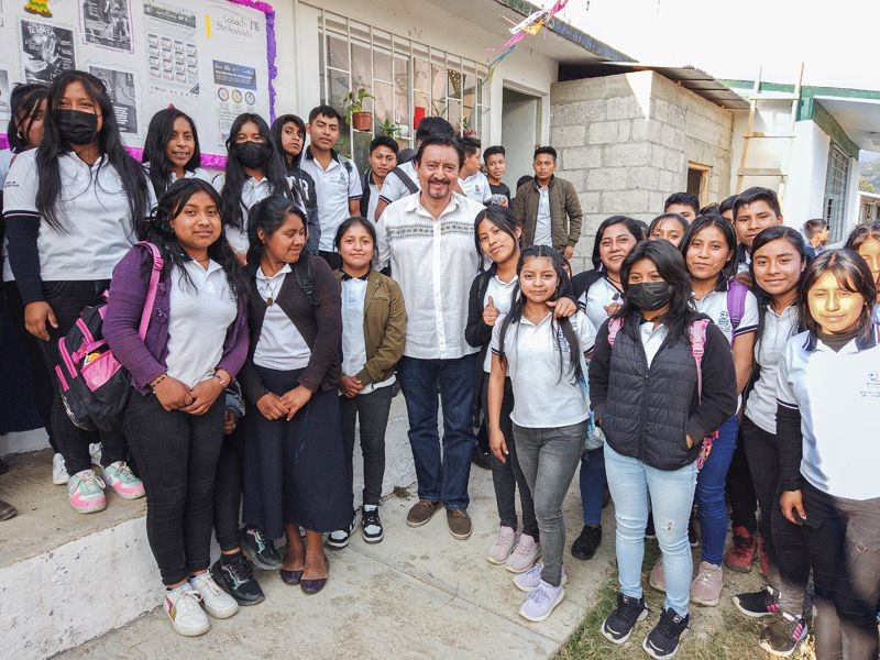 Visita titular del Cobach centro educativo CEMSaD en Larráinzar