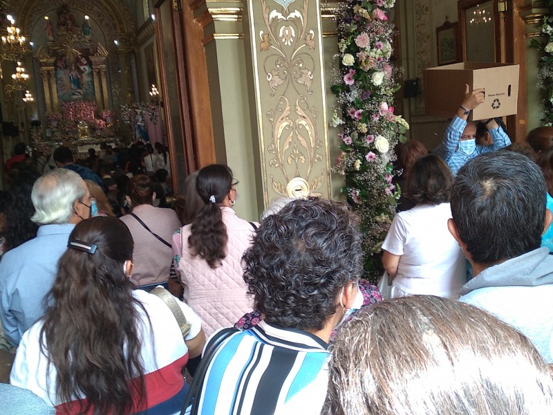 Visitan a la Virgencita de las Tres Aves Marías