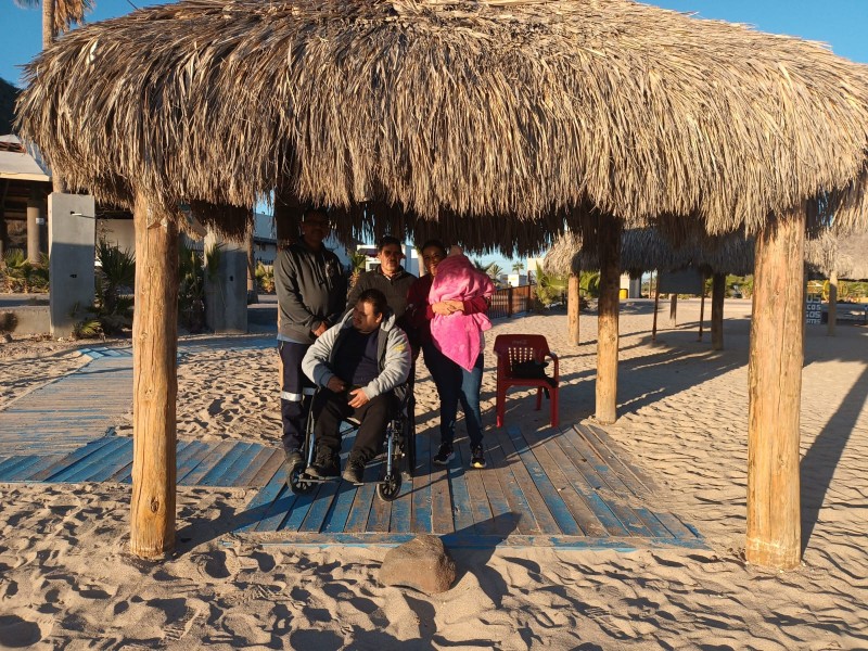 Visitan turistas de Chihuahua Playa Miramar