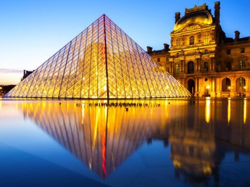 Visitas al Louvre caen 72% en un año