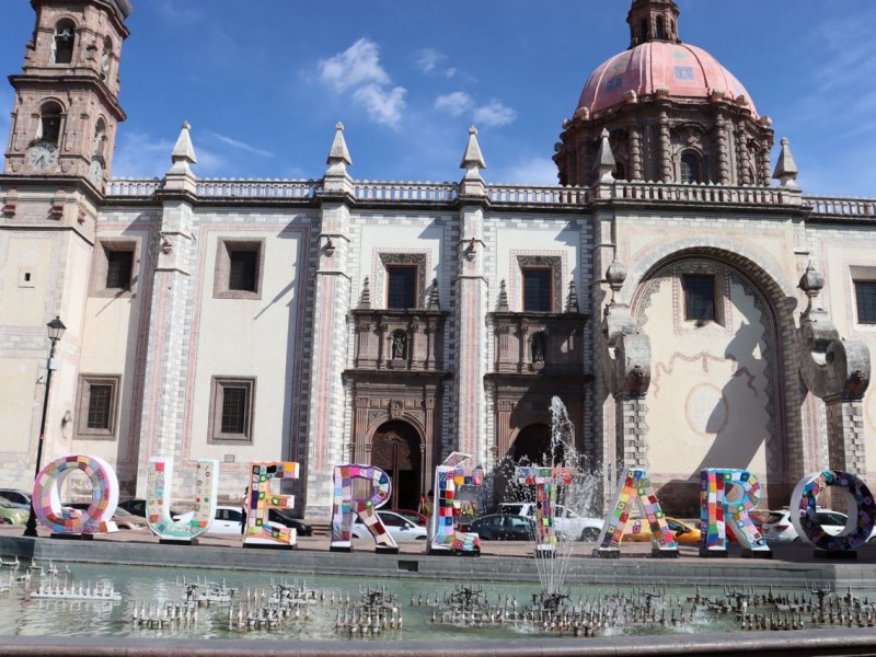 Visten letras monumentales de Querétaro con Graffitti Tejido