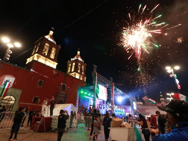 ¡Viva México!; el grito en la plaza cívica Miguel Hidalgo