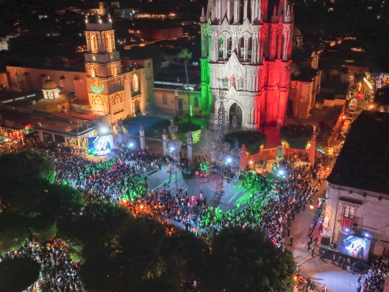 Vive San Miguel de Allende ceremonia del Grito con colorido y alegría