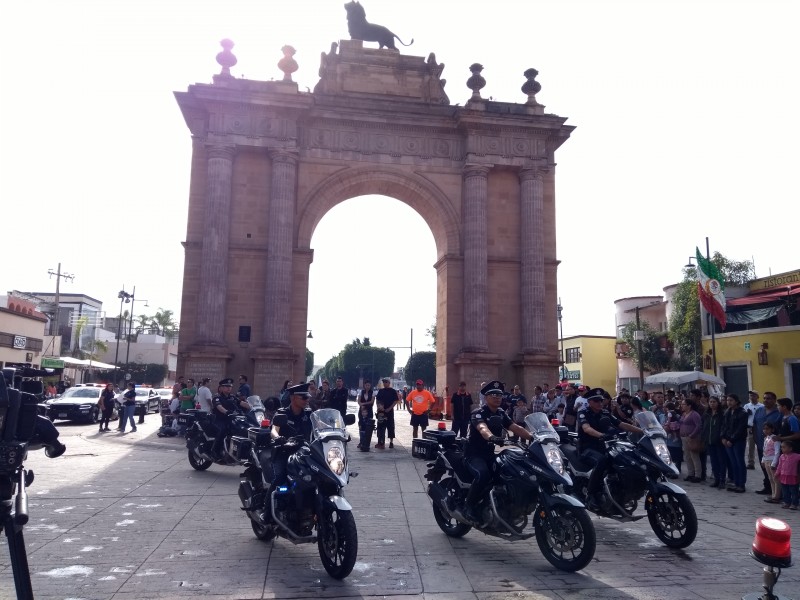 Viven desfile del 208 aniversario de Independencia