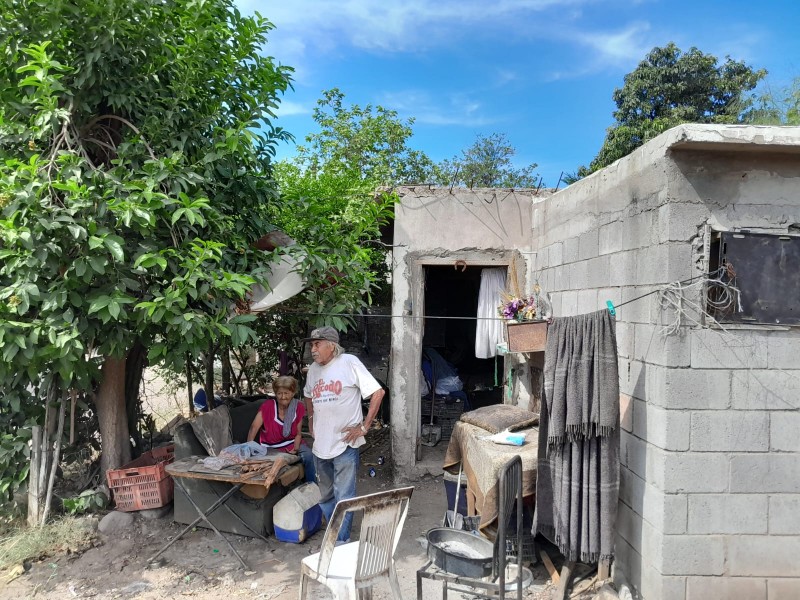 Viven en pésimas condiciones Rosa Isela y Don Víctor Manuel