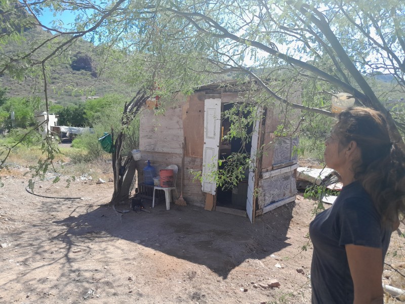 Viven en pobreza extrema, se les incendió su vivienda