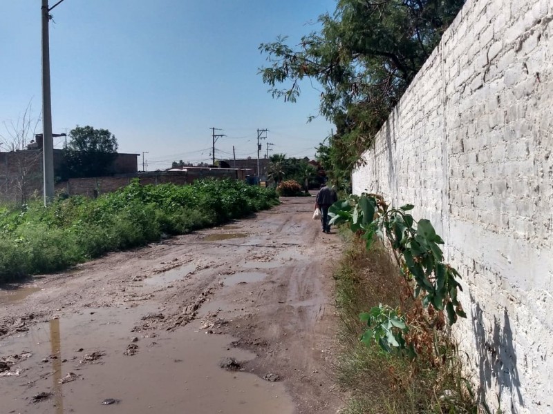 Viven entre el lodo en la colonia #elbelen