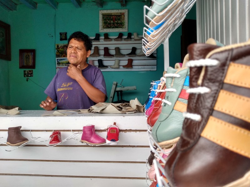 Viven trabajadores del sector calzado crisis económica