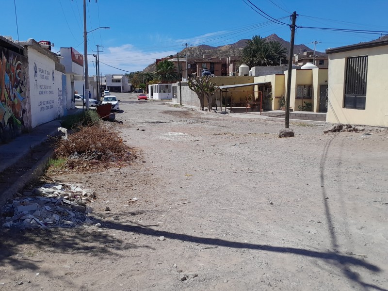 Viven vecinos de el Alamo con calles en mal estado