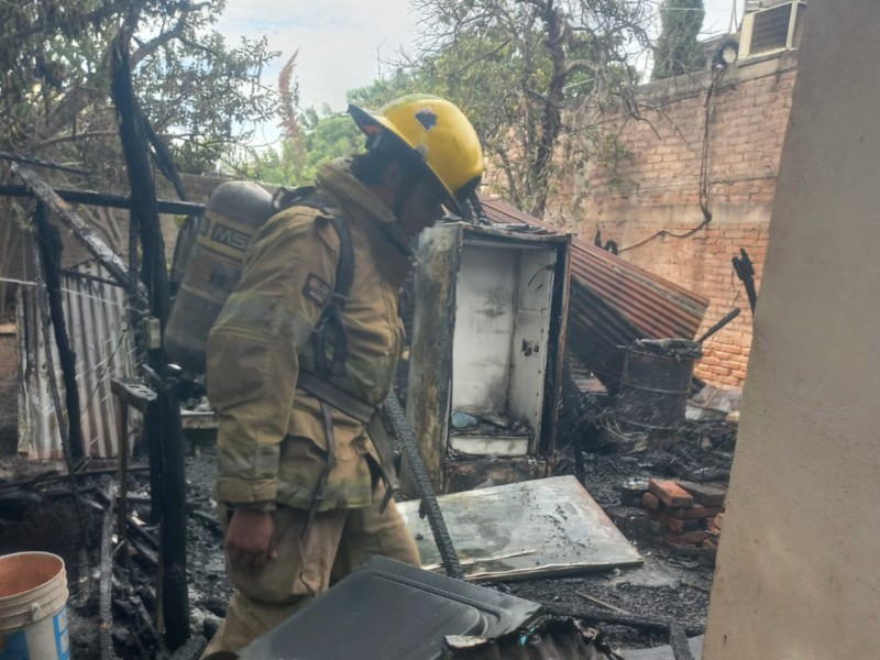 Vivienda arde en Leyva Solano; solo daños materiales constatados