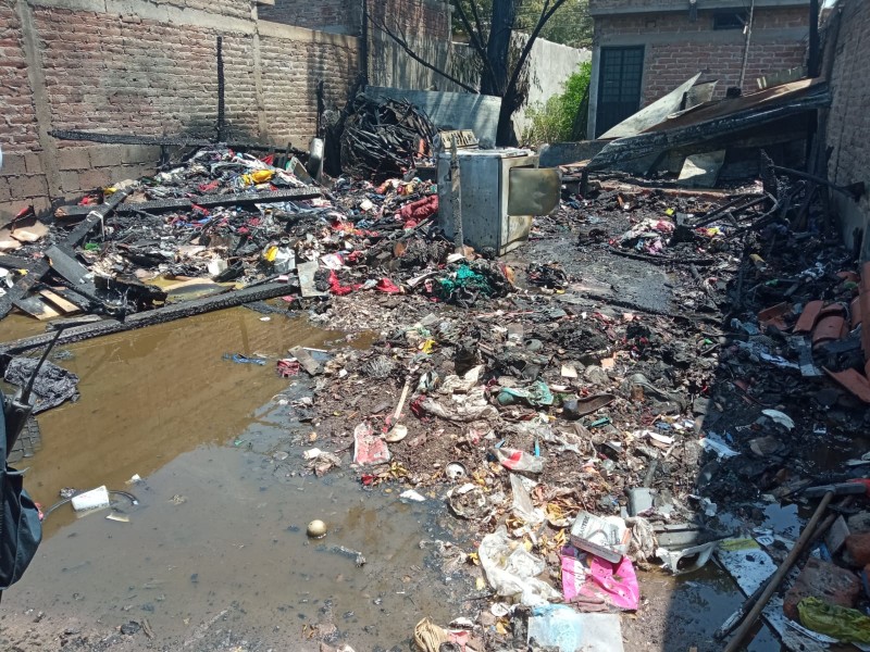 Vivienda se incendia en la colonia Romanillo, no hay heridos