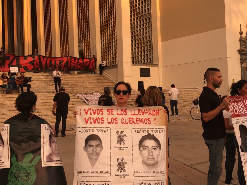 “Vivos se los llevaron, vivos los queremos”: manifestación por Ayotzinapa