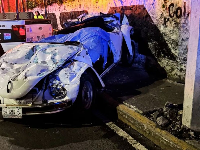 Vochito se impacta y deja tres muertos en CDMX