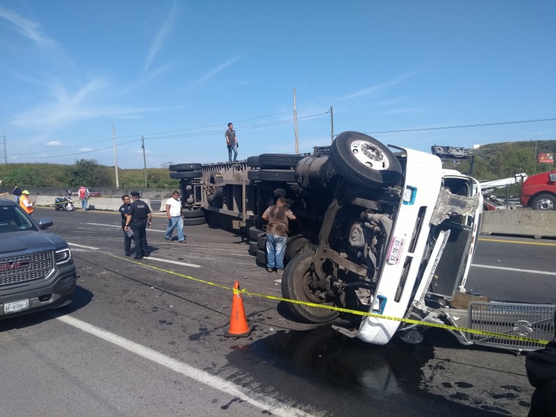 Volcadora de tráiler en carretera Veracruz-Cardel