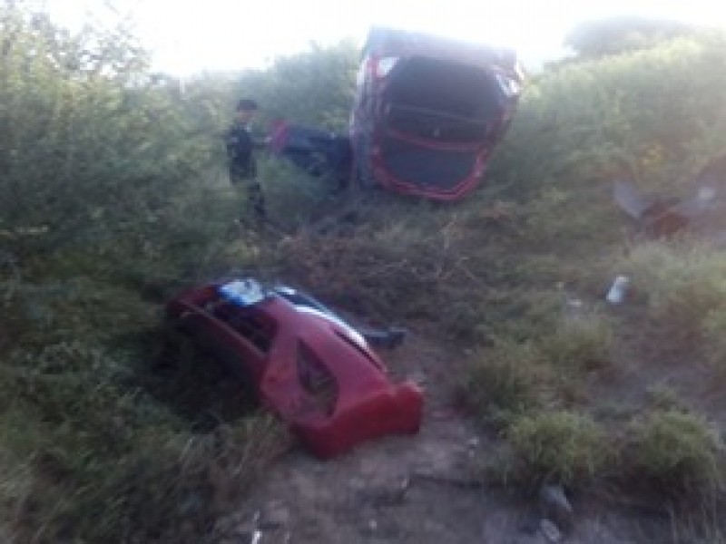 Volcadura de auto en Libramiento dejó un lesionado