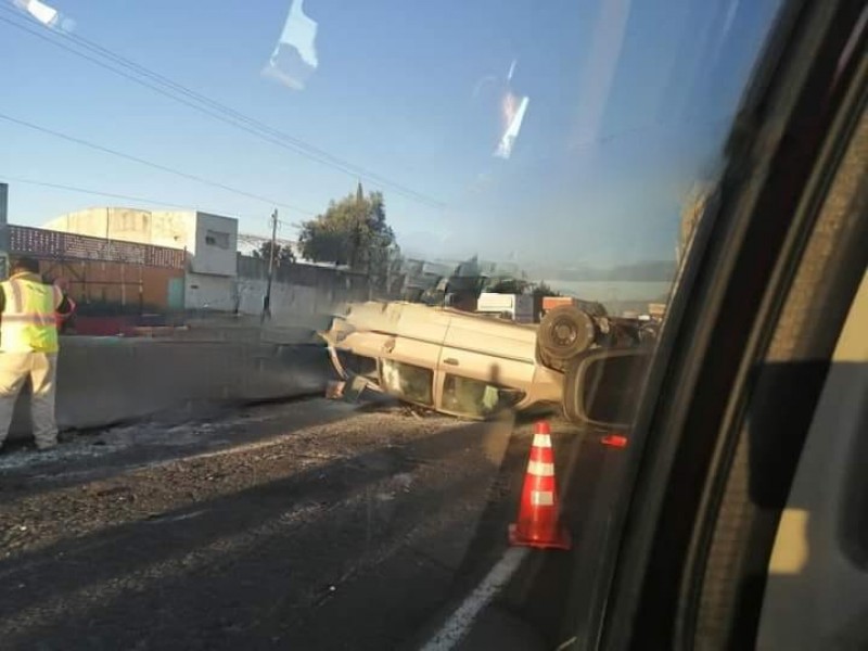 Volcadura de automovil en la Puebla-Orizaba