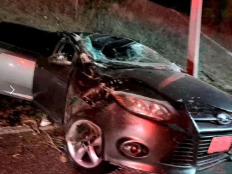 Volcadura de automóvil en Santa María Mixtequilla deja un lesionado