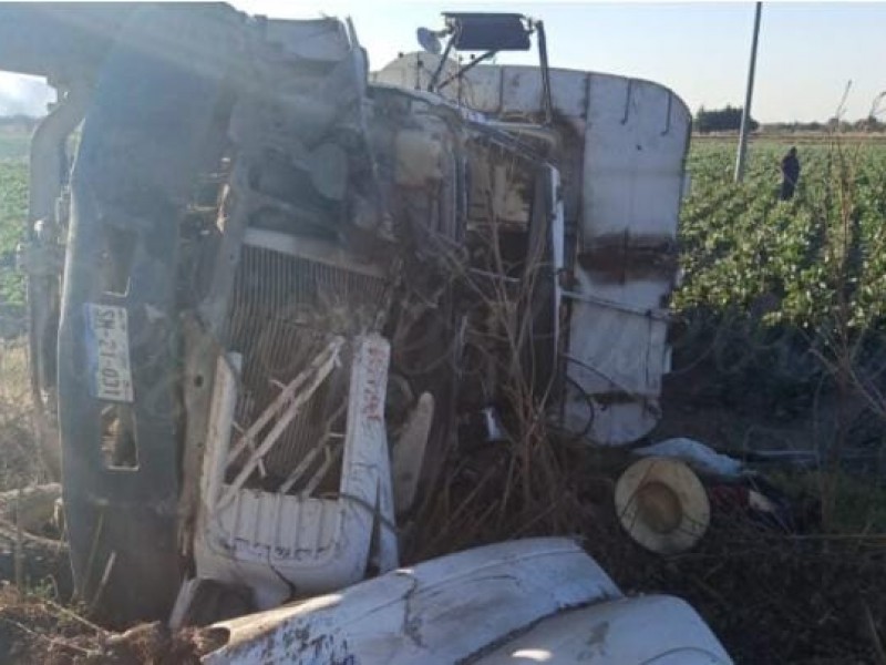 Volcadura de camión de basura de Tzicatlacoyan deja un muerto