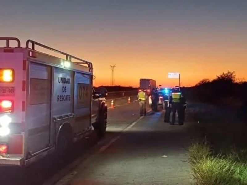 Volcadura de pick up deja nueve lesionados en Lomas  de Bácum