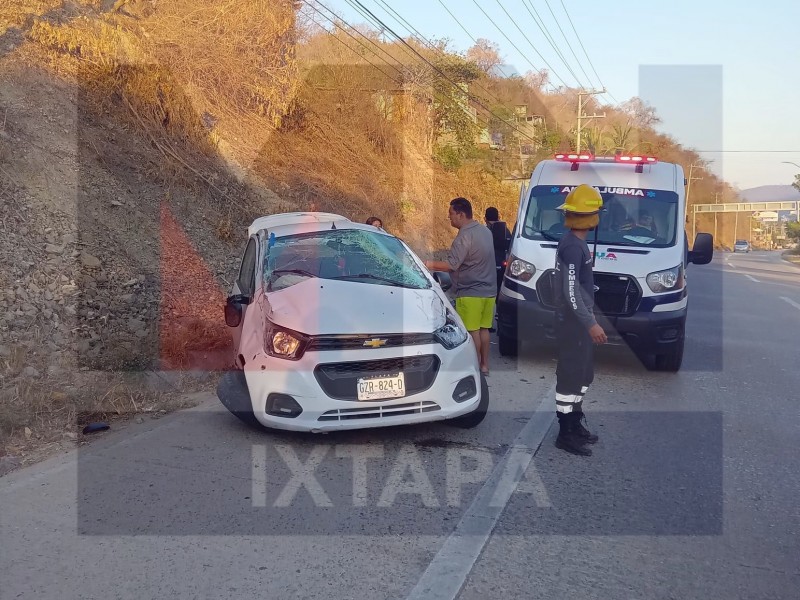 Volcadura deja un joven lesionado en bulevar Aeropuerto