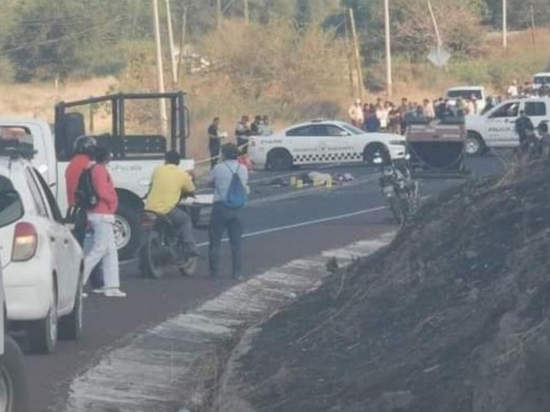 Volcadura deja un muerto y 4 lesionados en Tierra Caliente