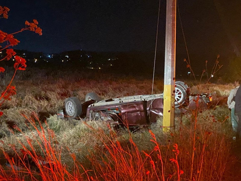 Volcadura dejó un muerto en carretera Nextipac