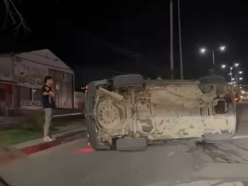Volcadura en Cabo San Lucas sin heridos graves