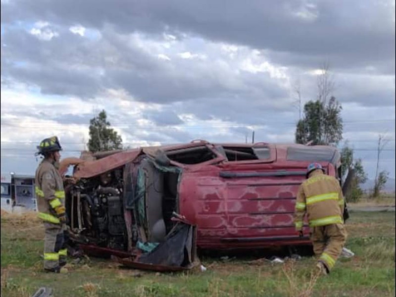 Volcadura en Calera deja hombre sin vida