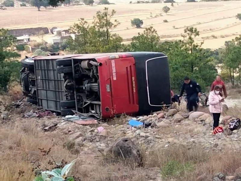 Volcadura en Emiliano Zapata, Tlaxcala deja un muerto y lesionados