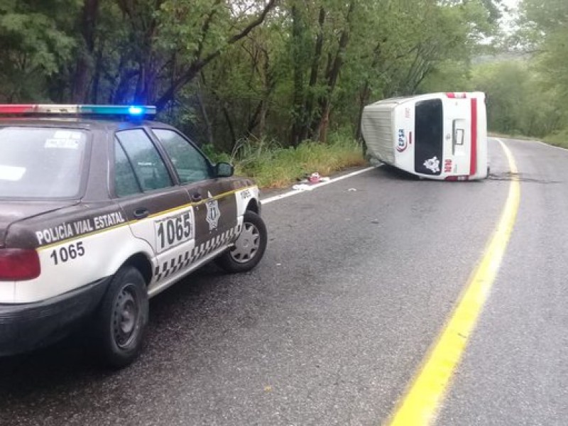 Volcadura en tramo Salina Cruz-Huatulco