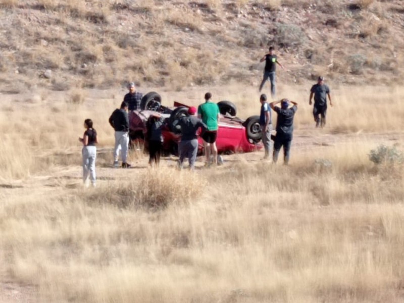 Volcamiento deja mujer sin vida en carretera Hermosillo-Guaymas
