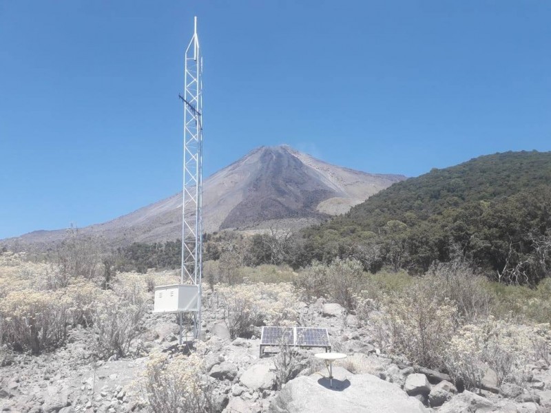 Volcán de Colima registra 7 derrumbes y un sismo alto