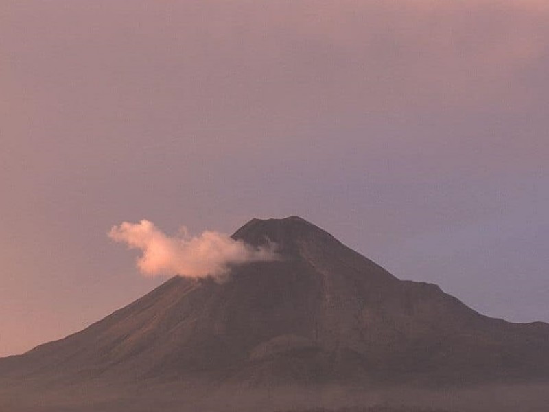 Volcán de Colima se mantiene con poca actividad