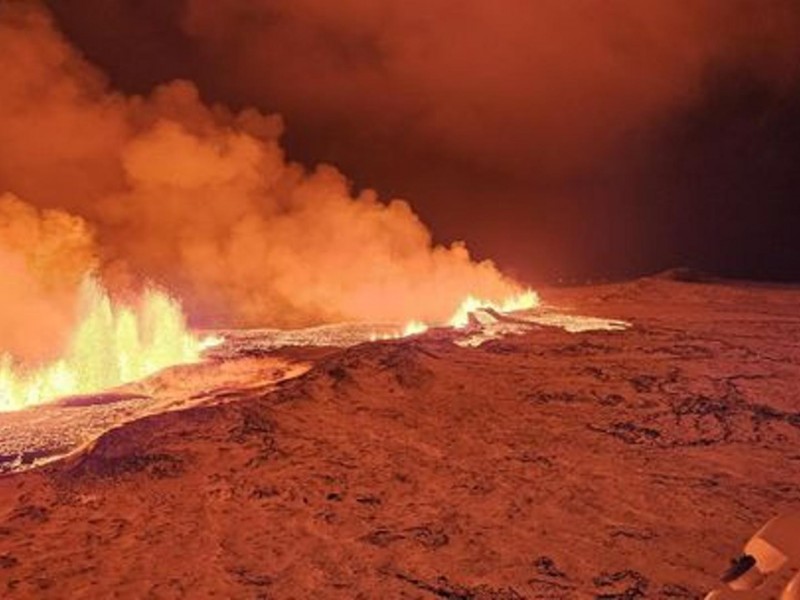 Volcán en Islandia reduce su actividad