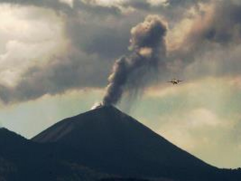 Volcán Pacaya de Guatemala arrojó material volcánico