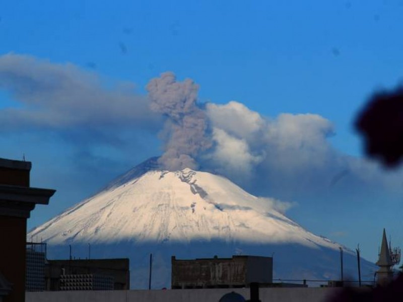 Volcán Popocatépetl registra 67 exhalaciones