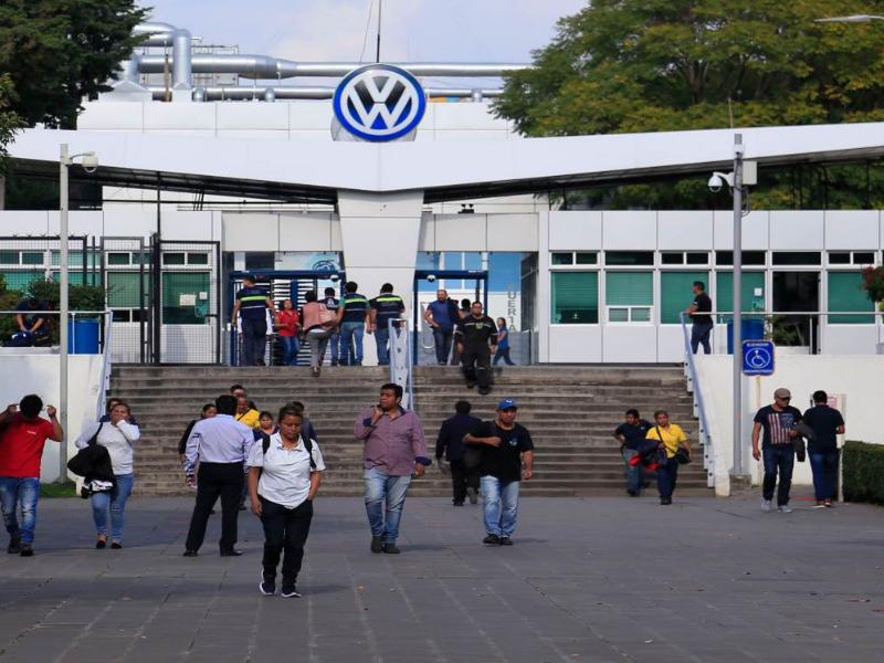 Volkswagen Puebla deja fuera a 611 eventuales; sindicato promete regresos desde 2027