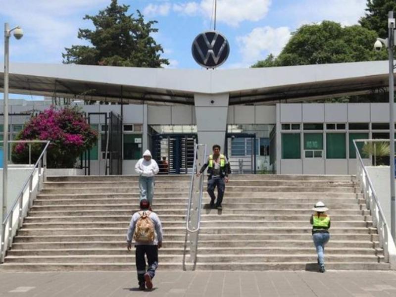 Volkswagen Puebla evita huelga tras aprobar trabajadores aumento salarial global de 8.24%