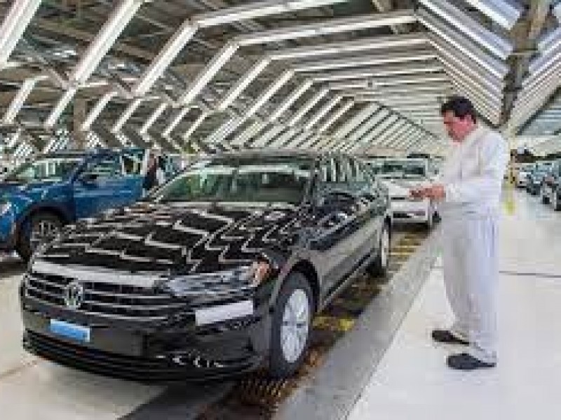 Volkswagen vuelve a paro técnico por falta de insumos