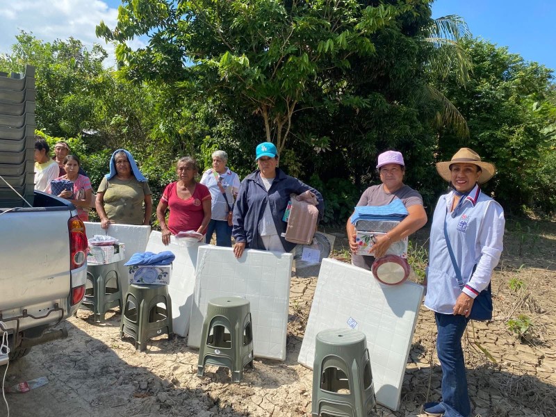 Voluntarias entregan apoyo a familias afectadas