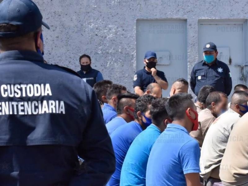 Votan personas en centros penitenciarios en todo el país