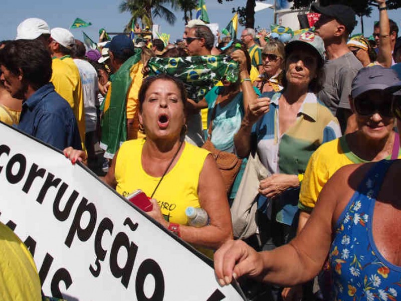 Voto femenino, clave en elecciones presidenciales de Brasil