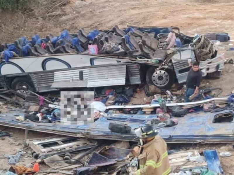 Vuelca camión en la Jala-Compostela, deja 14 muertos al momento