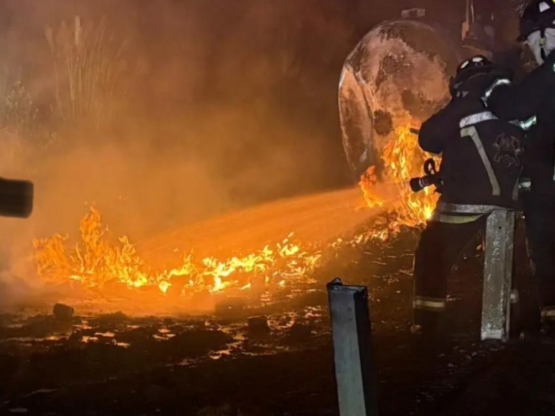 Vuelca pipa en la México-Puebla