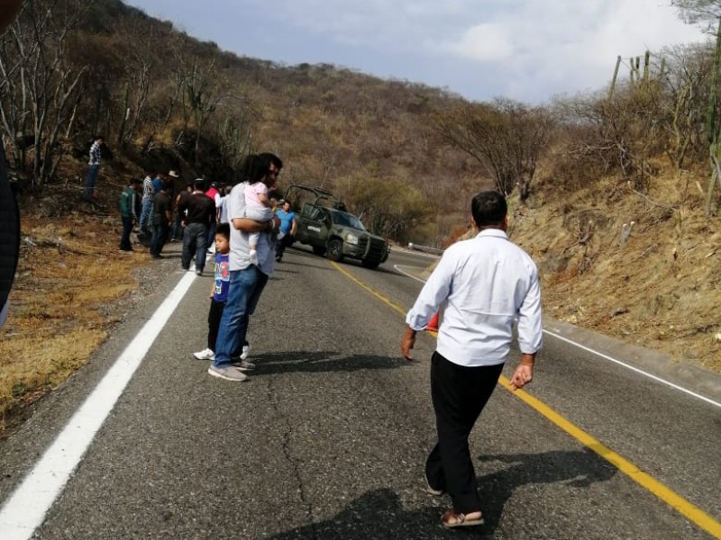 Vuelca pipa tramo Istmo-Oaxaca