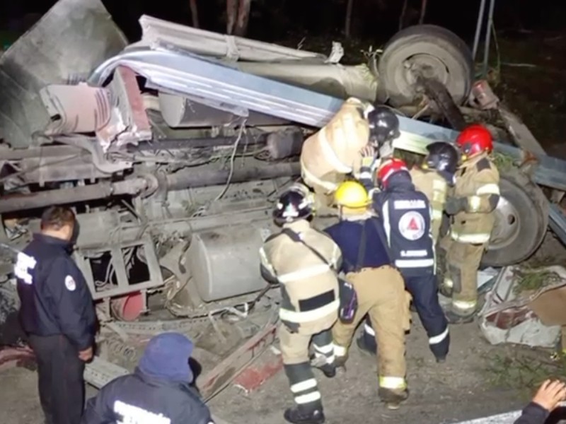 Vuelca tractocamión en Naucalpan