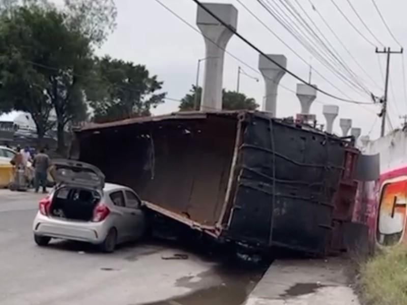 Vuelca tráiler en la México-Querétaro