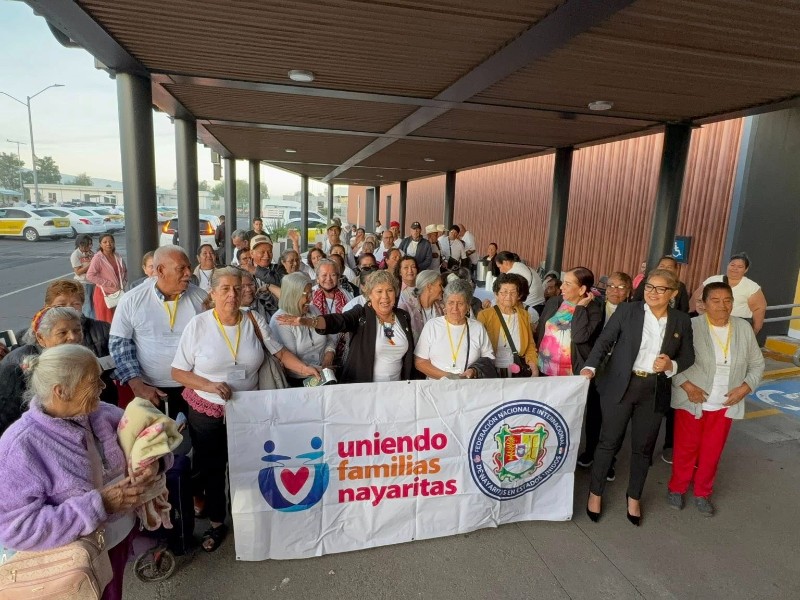Vuelo Tepic-Los Ángeles: Familias nayaritas se reencuentran